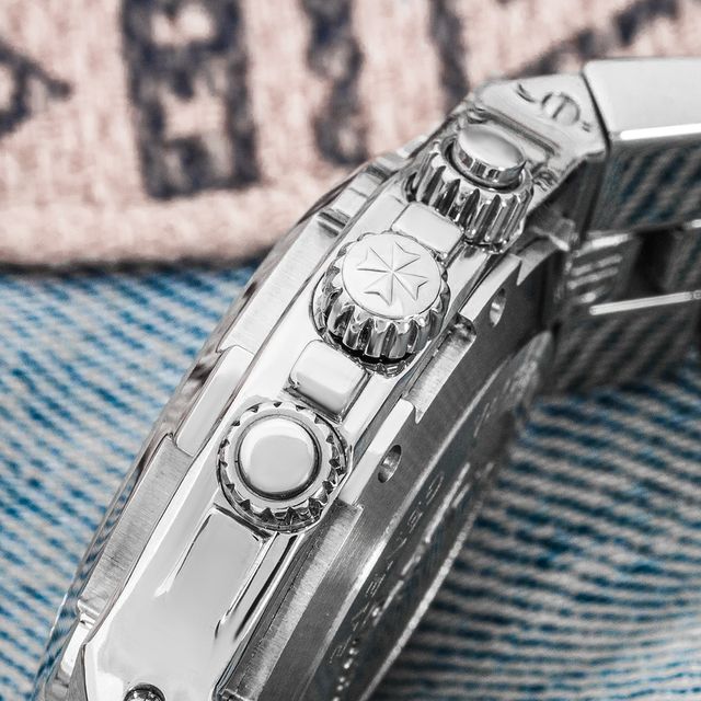 Vacheron Constantin Overseas 49140/423A-8886 Image 2